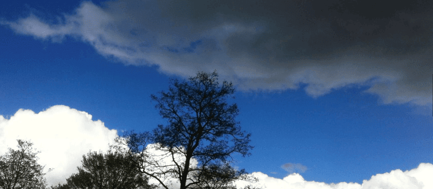 Wiite wolken zwarte wolken